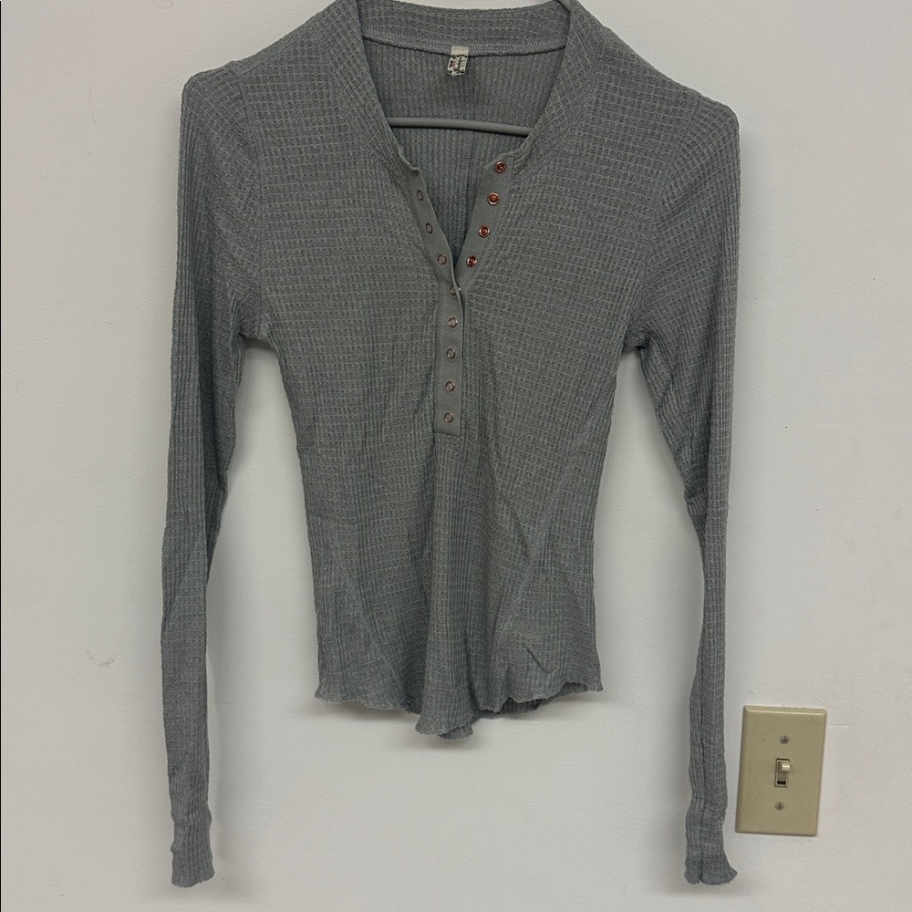 Free People One of the Girls Heather Grey Waffle Knit Henley Top Medium - Picture 3 of 5